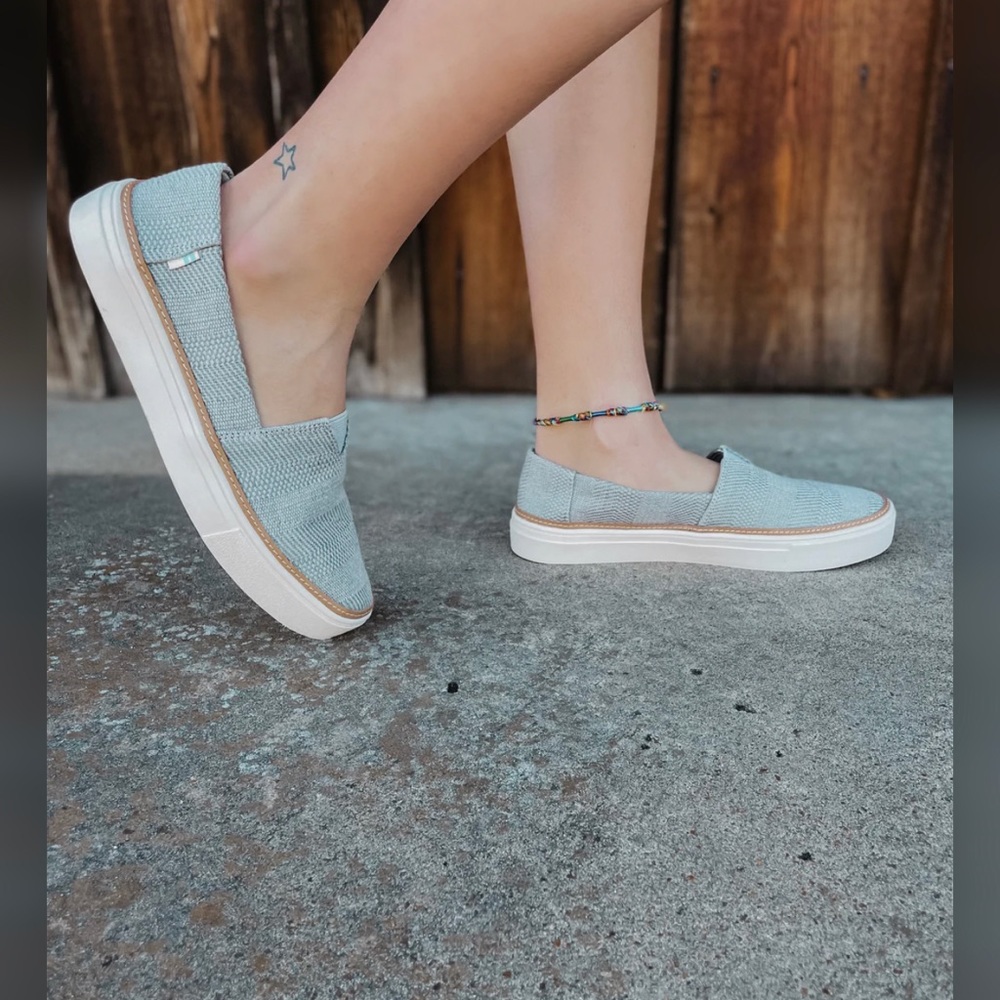 Women’s Toms Parker Woven Grey Slip On Shoes 10 US!